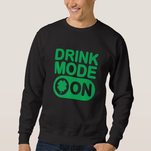 Drink-Mode im Kleeblatt Funny Drinking St Patrick' Sweatshirt (Vorderseite)