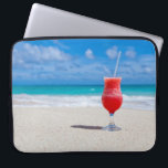 Drink On Beach Notebook-Hülle Laptopschutzhülle<br><div class="desc">Mit der Funktion "Anpassen" können Sie Ihren eigenen Text hinzufügen. Foto von Vera Kratochvil,  von www.publicdomainpictures.net. Sehen Sie in meinem Geschäft nach,  wenn Sie mehr trinken.</div>