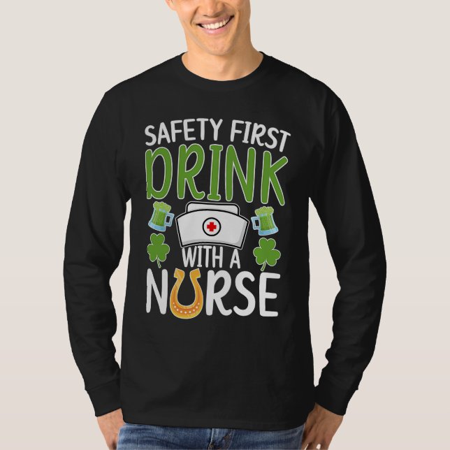 Drink With A Nurse St Patrick's Day Nursing Shamro T-Shirt (Vorderseite)
