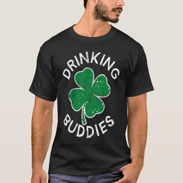 Drinking Buddies Lucky C St Patrick's Day Distress T-Shirt (Vorderseite)