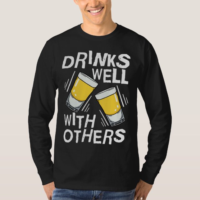 Drinks Well With Others  Tequila Alcohol Drink T-Shirt (Vorderseite)