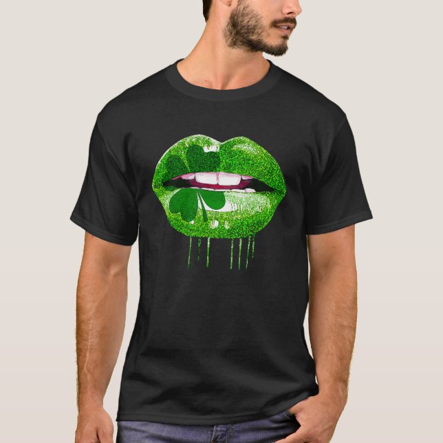 Dripping Lips Shamrock Funny St Patrick's Day T-Shirt (Vorderseite)