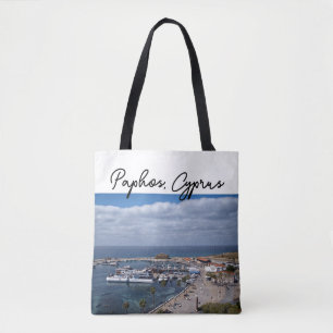 Drohnenansicht von Paphos Hafen und Schloss