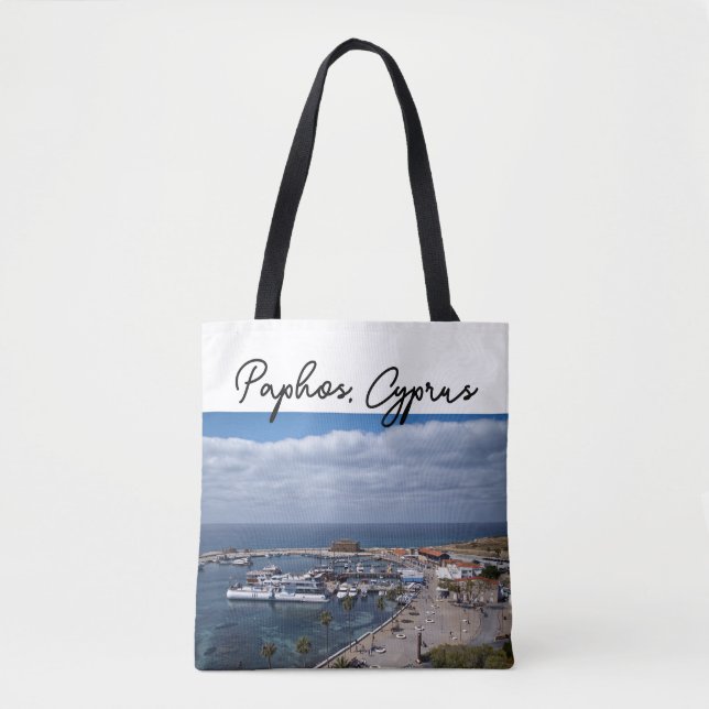 Drohnenansicht von Paphos Hafen und Schloss (Vorderseite)