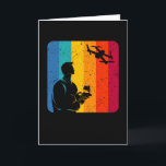 Drohnenpiloten für Vintage Retro-Drohne Karte<br><div class="desc">Großes Geschenk für Drohnenpiloten und Modellbauer,  die ihren Quadrocopter Liebe. Für Piloten,  die mit der entfernten Kontrolle fliegen und die Kamera schwenken. Ideal zu Weihnachten und zum Geburtstag.</div>
