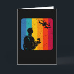 Drohnenpiloten für Vintage Retro-Drohne Karte<br><div class="desc">Großes Geschenk für Drohnenpiloten und Modellbauer,  die ihren Quadrocopter Liebe. Für Piloten,  die mit der entfernten Kontrolle fliegen und die Kamera schwenken. Ideal zu Weihnachten und zum Geburtstag.</div>