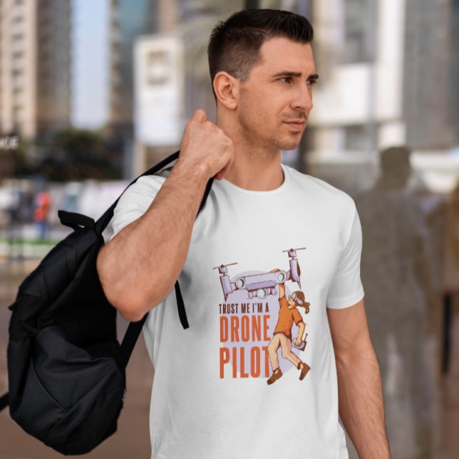 Drohnenpilotin T-Shirt (Von Creator hochgeladen)