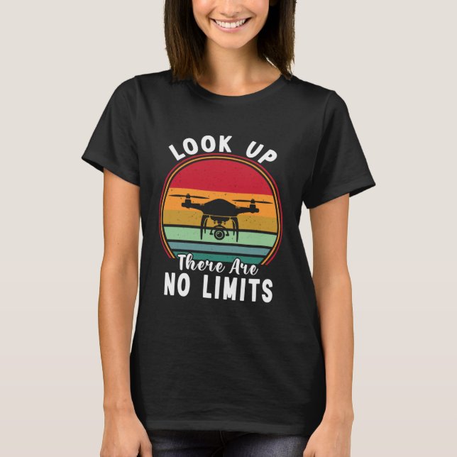 Drone Pilot Look Up There Are No Limits FPV Quadco T-Shirt (Vorderseite)