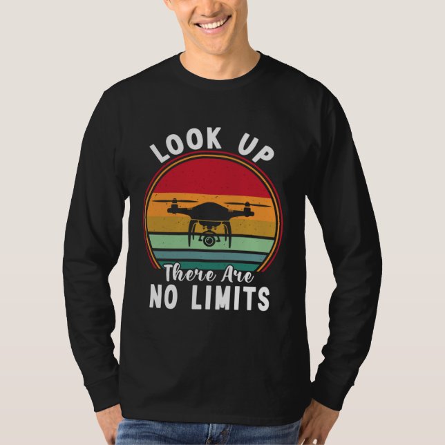 Drone Pilot Look Up There Are No Limits FPV Quadco T-Shirt (Vorderseite)