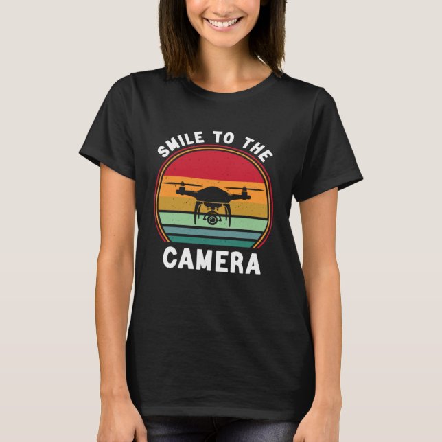 Drone Pilot Smile To The Camera FPV Quadcopter T-Shirt (Vorderseite)