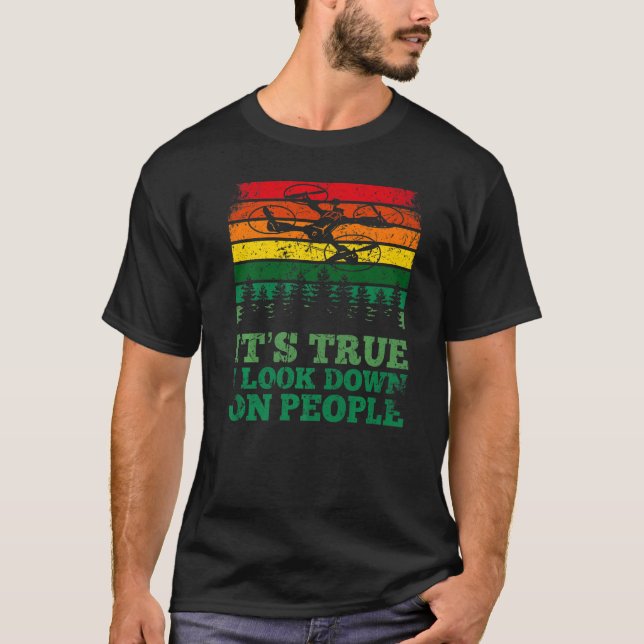 Drone with camera Pilot I Look Down On People Pun T-Shirt (Vorderseite)