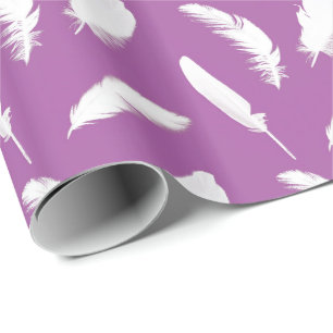 Druck der weißen Feder auf amethyst Lila Geschenkpapier