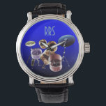 Drum Set Personalisiert Monogram Gift Watch Armbanduhr<br><div class="desc">Damit Sie die Initialen/den Namen des Empfängers personalisieren/anpassen können,  wählen Sie den idealen Schriftart,  die Farbe des Schriftartes oder löschen Sie ihn,  falls nicht erforderlich. Erhältlich in vielen verschiedenen Stilen & Farben.</div>