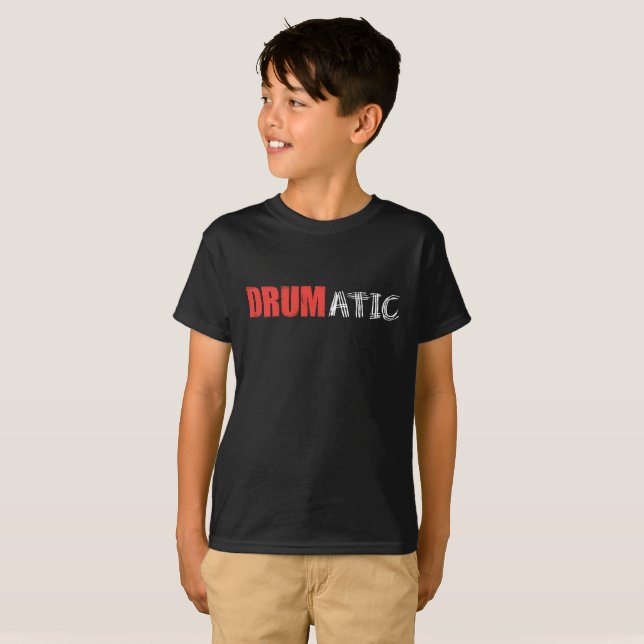 Drumatic Funny Zitat mit rotem und weißem Text T-Shirt (Vorne ganz)