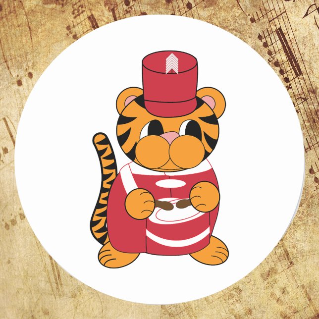 Drummer Marching Band Tiger Rot und Weiß Runder Aufkleber (A sticker that has a tiger playing a snare drum in a red and white marching band uniform.)
