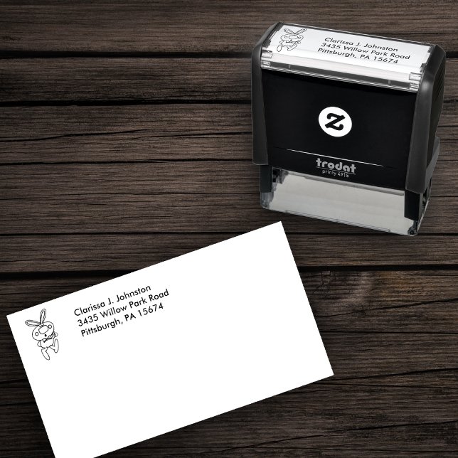 Drümpelt das Kaninchen hoch, Zeichnend Krawatte de Permastempel (Cute bunny rabbit drawing giving thumbs up wearing bow tie on self inking return address stamp.)