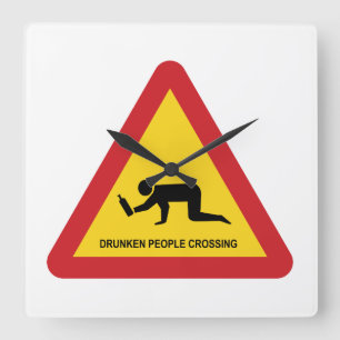 DRUNKEN PEOPLE CROSSING TRAFFIC SIGN QUADRATISCHE WANDUHR