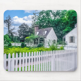 DSC02417-Oberst Williamsburg House mit Picket Fenc Mousepad