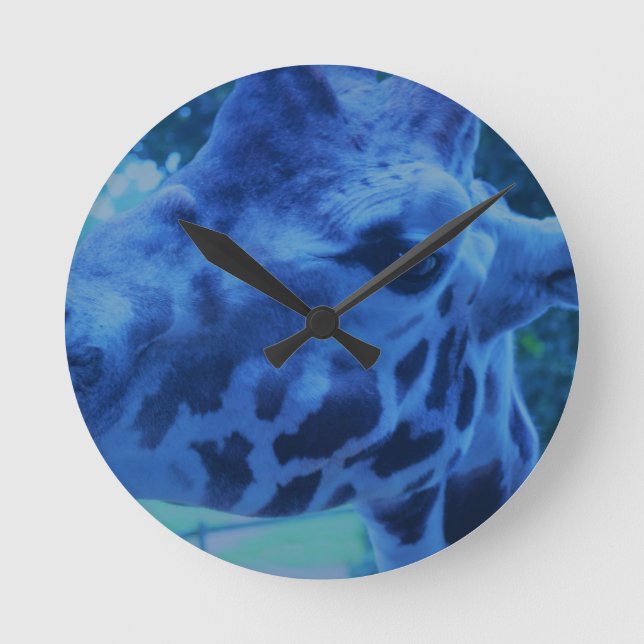 DSC_0729 (3).JPG blaue Giraffe durch Jane Howarth Runde Wanduhr (Vorderseite)
