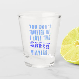 Du ängstigst mich nicht, ich habe zwei griechische schnapsglas