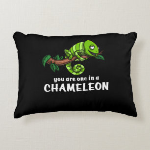 Du bist einer in Chameleon Funny Lizard Dekokissen