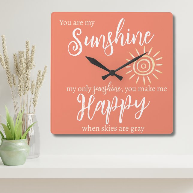 Du bist mein Sonnenschein, der mich glücklich mach Quadratische Wanduhr (You are my Sunshine, You make me Happy clock in salmon orange with yellow sun, perfect for gifting!)