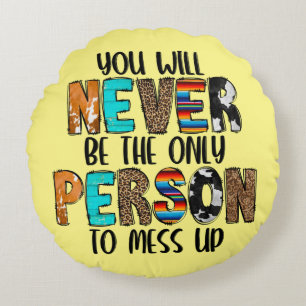 Du bist nie die einzige Person, die sich verwirrt Rundes Kissen