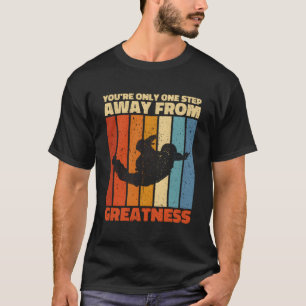 Du bist nur einen Schritt von der Größe entfernt T-Shirt