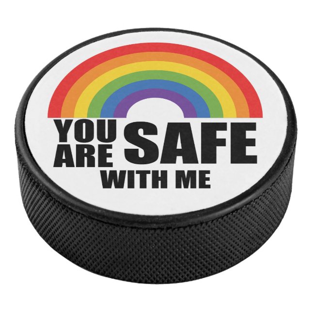Du bist sicher mit meinem LGBTQ-Regenbogenstolz Eishockey Puck (3/4)