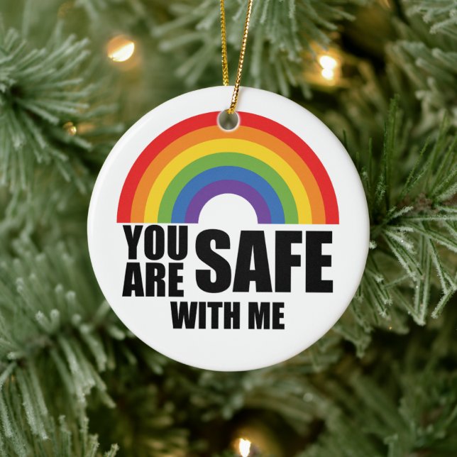 Du bist sicher mit meinem LGBTQ-Regenbogenstolz Keramik Ornament (Baum)