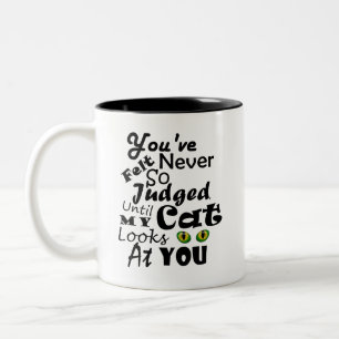 Du fühlst dich nie so beurteilt, bis meine Katze a Zweifarbige Tasse