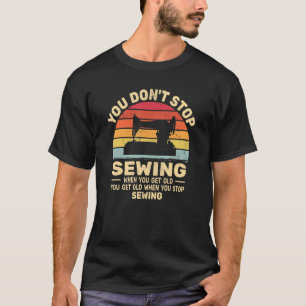 Du hörst nicht auf zu nähen, alte Leute kommen zur T-Shirt