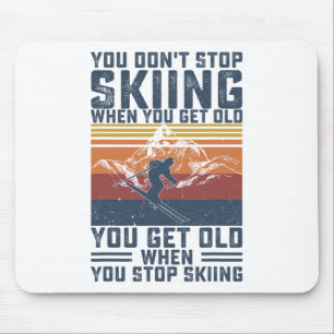 Du hörst nicht auf zu Ski fahren, wenn du alt wirs Mousepad