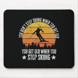 Du hörst nicht auf zu Ski fahren, wenn du alt wirs Mousepad