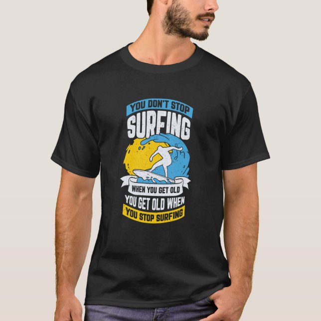 Du hörst nicht auf zu surfen, wenn du alt wirst T-Shirt (Vorderseite)