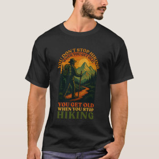 Du hörst nicht auf zu wandern, wenn du alt wirst A T-Shirt