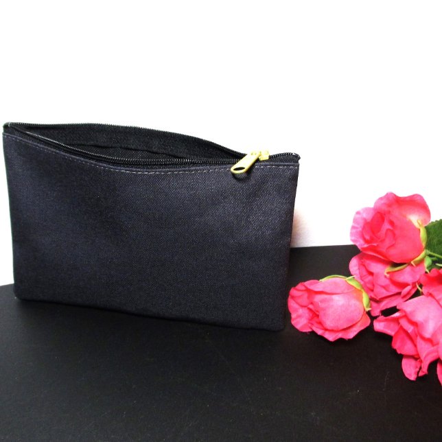 DU kannst Bildtext oder Logo hinzufügen, um dein e Zubehörtasche (Von Creator hochgeladen)