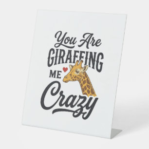 Du machst mich verrückt, lustiges Giraffen-Shirt_1 Sockelschild