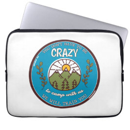 Du musst nicht verrückt sein, um mit uns zu zelten laptopschutzhülle