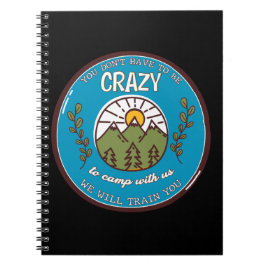 Du musst nicht verrückt sein, um mit uns zu zelten notizblock