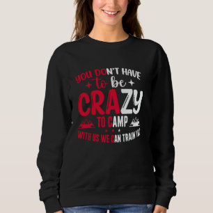Du musst nicht verrückt sein, um mit uns zu zelten sweatshirt