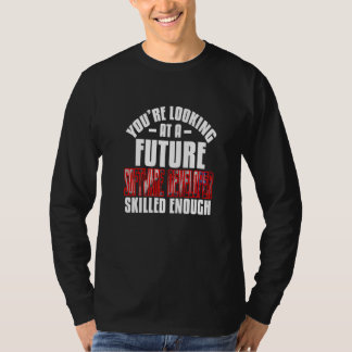 Du siehst einen Softwareentwickler mit ausreichend T-Shirt