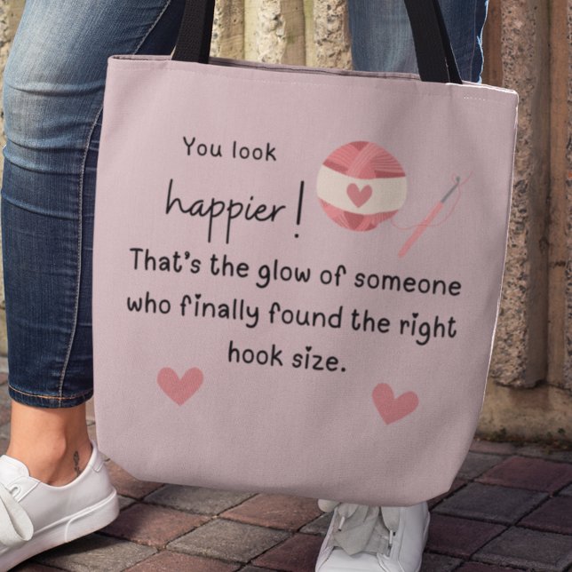 Du siehst glücklicher aus! Häkelhaken (You look happier! Thar's the glow of someone who finally found the right hook size. Tote bag)