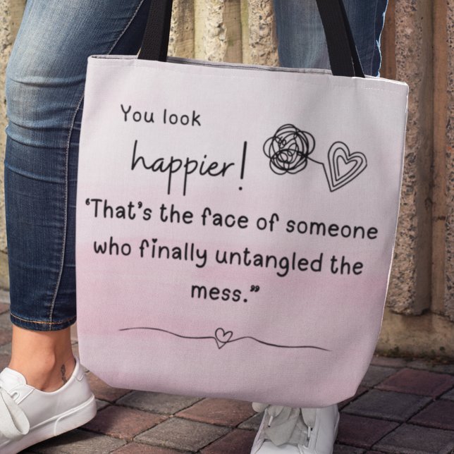Du siehst glücklicher aus! Ich entwirrte das Garnc (You look happier! That's the face of someone who finally untangled the mess." Tote bag)