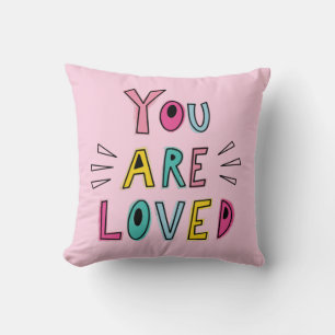 Du wirst geliebt Rosa Motivationszitat Kissen