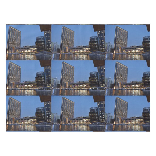 Dubai-Architektur nachts Tischdecke (Vorderseite (Horizontal))