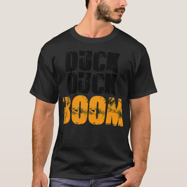 Duck Duck Boom schwarzer Labrador T-Shirt (Vorderseite)