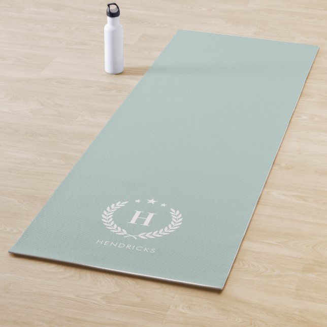 Duck Egg Green Monogram Stylish Modern Minimalist Yogamatte (Beispiel)