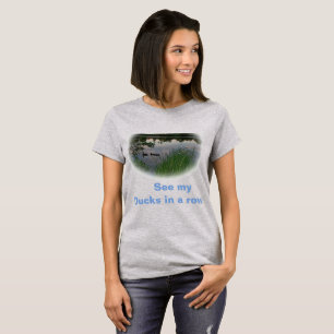 Ducks von Frauen in einem T - Shirt