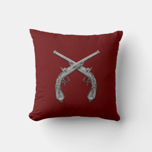 Dueling Antique Guns Maroon Kissen